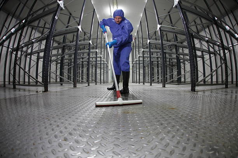 Preço de Limpeza de Chão Industrial Indaiatuba - Limpeza e Conservação de Piso Industrial Piracicaba